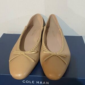 Cole Haan Jaya Travel Ballet                     Beige Leather Flats